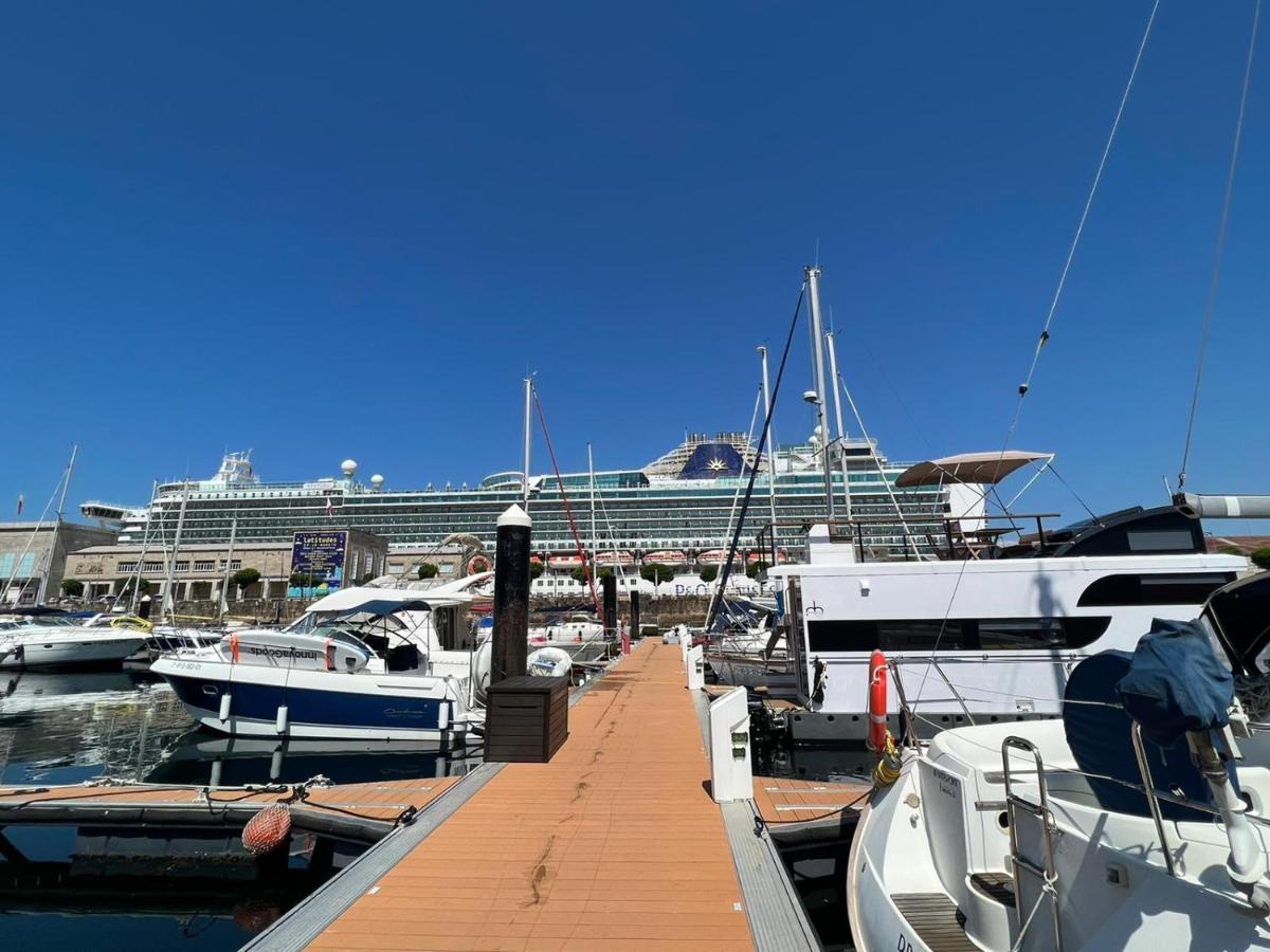 Casa Flotante En El Puerto De Vigo - Different Charter Hotel Exterior foto