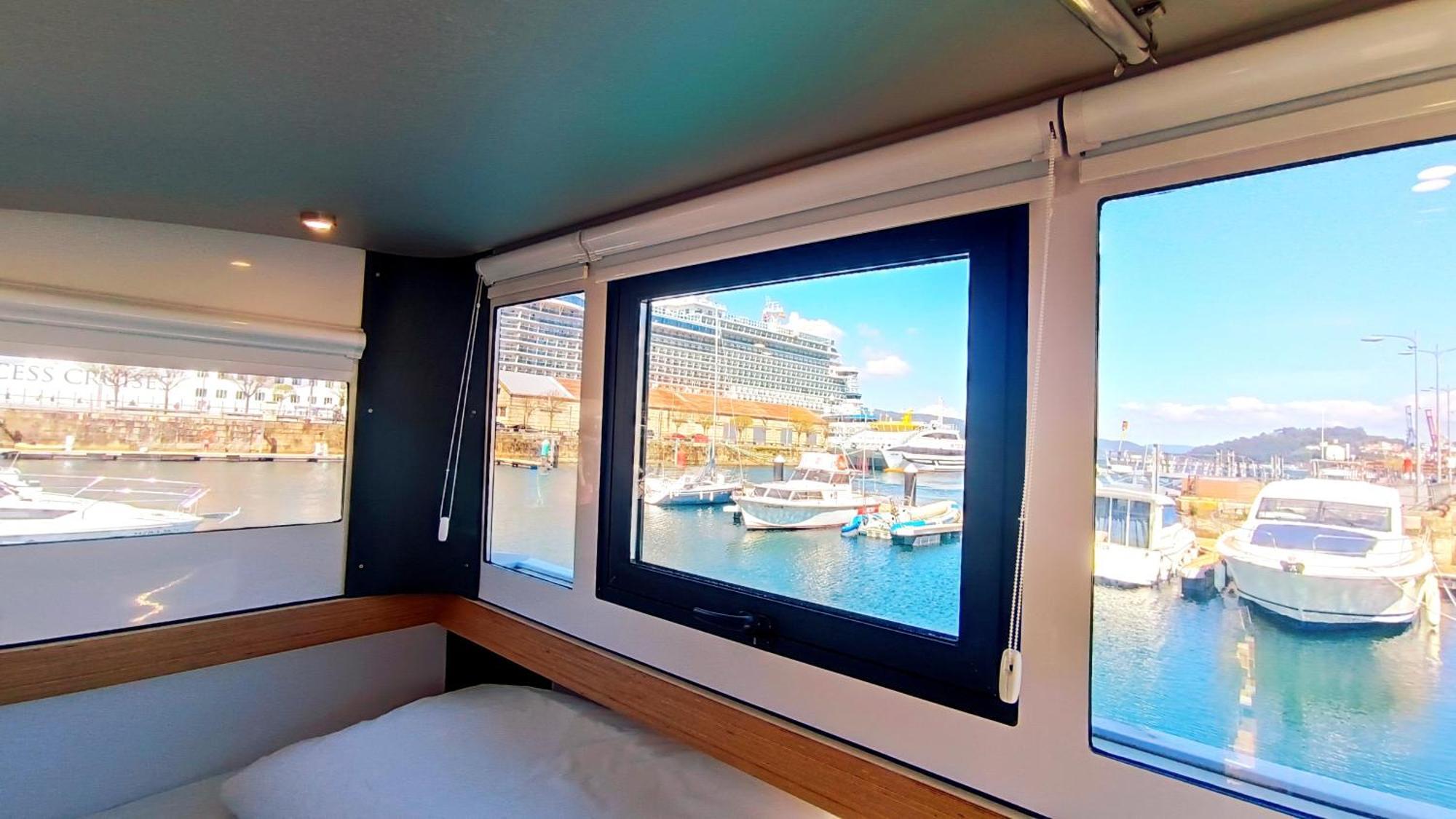 Casa Flotante En El Puerto De Vigo - Different Charter Hotel Exterior foto